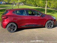 USED 2017 67 RENAULT CLIO 1.2 SIGNATURE NAV TCE 5d 117 BHP STUNNING COLOUR.....MEGA SPEC