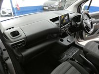 USED 2021 21 VAUXHALL COMBO LIFE 1.2 SE S/S 5d 129 BHP BIG SPEC 5 SEATS CAMERA KEYLESS ENTRY AND GO BLUETOOTH CRUISE PARKING SENSORS 1 OWNER EXCELLENT SERVICE HISTORY 6 MONTHS GOLD WARRANTY