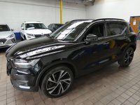 USED 2020 70 VOLVO XC40 2.0 B4 R-DESIGN PRO MHEV 5d 195 BHP SAT NAV HEATED SEATS PART LEATHER INTERIOR PARKING SENSORS 1 OWNER VOLVO SERVICE HISTORY 6 MONTHS GOLD WARRANTY