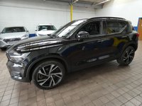 USED 2020 70 VOLVO XC40 2.0 B4 R-DESIGN PRO MHEV 5d 195 BHP SAT NAV HEATED SEATS PART LEATHER INTERIOR PARKING SENSORS 1 OWNER VOLVO SERVICE HISTORY 6 MONTHS GOLD WARRANTY