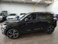 USED 2020 70 VOLVO XC40 2.0 B4 R-DESIGN PRO MHEV 5d 195 BHP SAT NAV HEATED SEATS PART LEATHER INTERIOR PARKING SENSORS 1 OWNER VOLVO SERVICE HISTORY 6 MONTHS GOLD WARRANTY