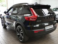 USED 2020 70 VOLVO XC40 2.0 B4 R-DESIGN PRO MHEV 5d 195 BHP SAT NAV HEATED SEATS PART LEATHER INTERIOR PARKING SENSORS 1 OWNER VOLVO SERVICE HISTORY 6 MONTHS GOLD WARRANTY