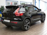 USED 2020 70 VOLVO XC40 2.0 B4 R-DESIGN PRO MHEV 5d 195 BHP SAT NAV HEATED SEATS PART LEATHER INTERIOR PARKING SENSORS 1 OWNER VOLVO SERVICE HISTORY 6 MONTHS GOLD WARRANTY