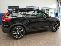 USED 2020 70 VOLVO XC40 2.0 B4 R-DESIGN PRO MHEV 5d 195 BHP SAT NAV HEATED SEATS PART LEATHER INTERIOR PARKING SENSORS 1 OWNER VOLVO SERVICE HISTORY 6 MONTHS GOLD WARRANTY