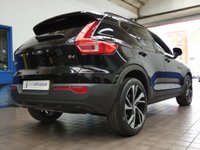 USED 2020 70 VOLVO XC40 2.0 B4 R-DESIGN PRO MHEV 5d 195 BHP SAT NAV HEATED SEATS PART LEATHER INTERIOR PARKING SENSORS 1 OWNER VOLVO SERVICE HISTORY 6 MONTHS GOLD WARRANTY