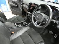 USED 2020 70 VOLVO XC40 2.0 B4 R-DESIGN PRO MHEV 5d 195 BHP SAT NAV HEATED SEATS PART LEATHER INTERIOR PARKING SENSORS 1 OWNER VOLVO SERVICE HISTORY 6 MONTHS GOLD WARRANTY