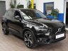 USED 2020 70 VOLVO XC40 2.0 B4 R-DESIGN PRO MHEV 5d 195 BHP SAT NAV HEATED SEATS PART LEATHER INTERIOR PARKING SENSORS 1 OWNER VOLVO SERVICE HISTORY 6 MONTHS GOLD WARRANTY
