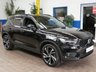USED 2020 70 VOLVO XC40 2.0 B4 R-DESIGN PRO MHEV 5d 195 BHP SAT NAV HEATED SEATS PART LEATHER INTERIOR PARKING SENSORS 1 OWNER VOLVO SERVICE HISTORY 6 MONTHS GOLD WARRANTY