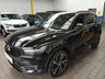 USED 2020 70 VOLVO XC40 2.0 B4 R-DESIGN PRO MHEV 5d 195 BHP SAT NAV HEATED SEATS PART LEATHER INTERIOR PARKING SENSORS 1 OWNER VOLVO SERVICE HISTORY 6 MONTHS GOLD WARRANTY