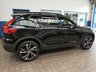 USED 2020 70 VOLVO XC40 2.0 B4 R-DESIGN PRO MHEV 5d 195 BHP SAT NAV HEATED SEATS PART LEATHER INTERIOR PARKING SENSORS 1 OWNER VOLVO SERVICE HISTORY 6 MONTHS GOLD WARRANTY