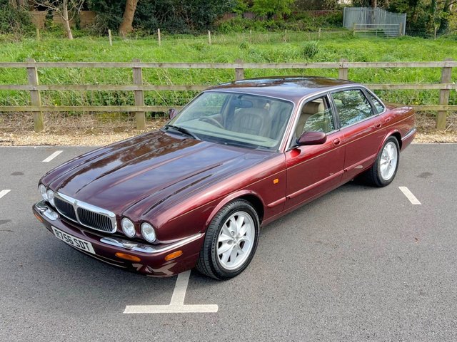 1997 R Jaguar Xj8 4.0 V8 // 290 BHP // 4d // px swap