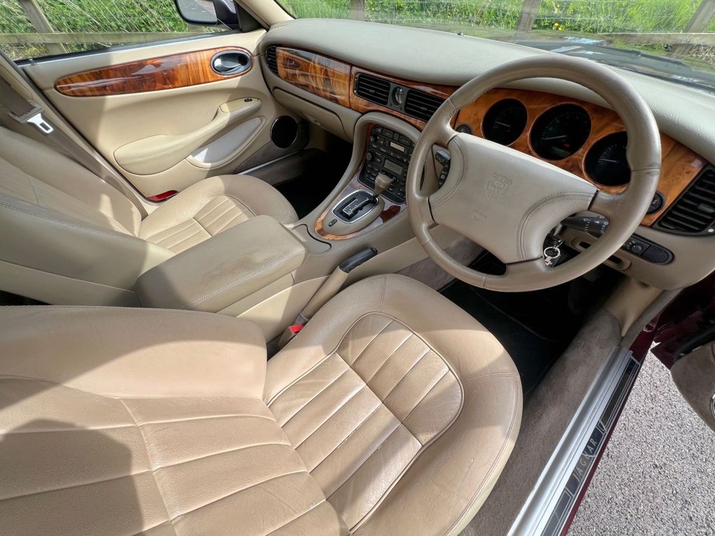 USED 1997 R JAGUAR XJ8 4.0 V8 // 290 BHP // 4d // px swap 