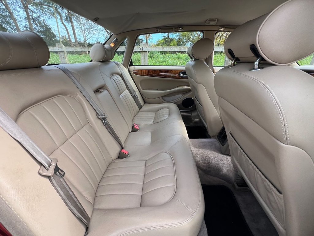 USED 1997 R JAGUAR XJ8 4.0 V8 // 290 BHP // 4d // px swap 