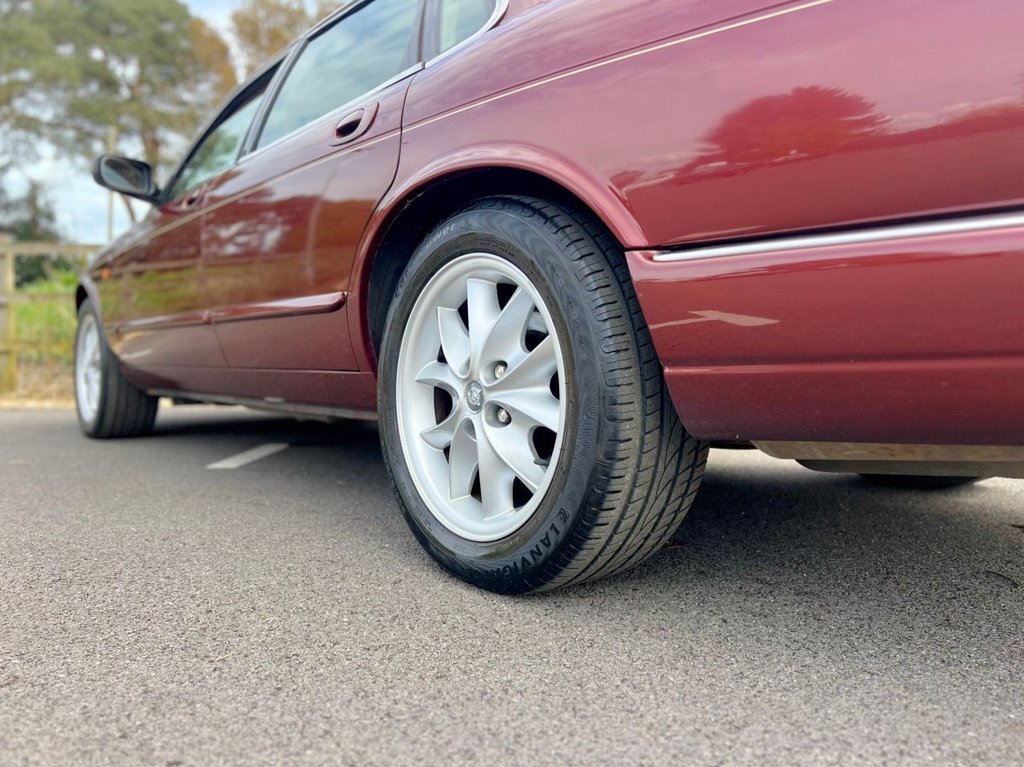USED 1997 R JAGUAR XJ8 4.0 V8 // 290 BHP // 4d // px swap 