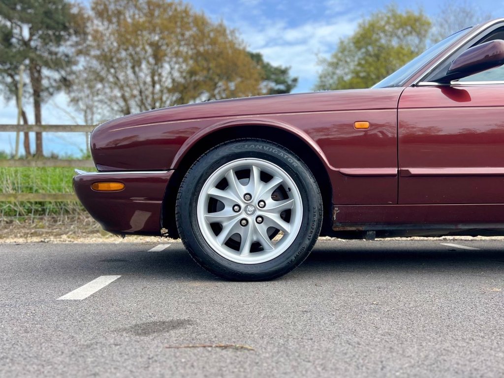 USED 1997 R JAGUAR XJ8 4.0 V8 // 290 BHP // 4d // px swap 