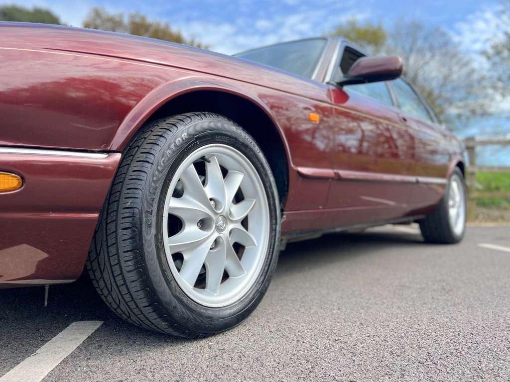 USED 1997 R JAGUAR XJ8 4.0 V8 // 290 BHP // 4d // px swap 