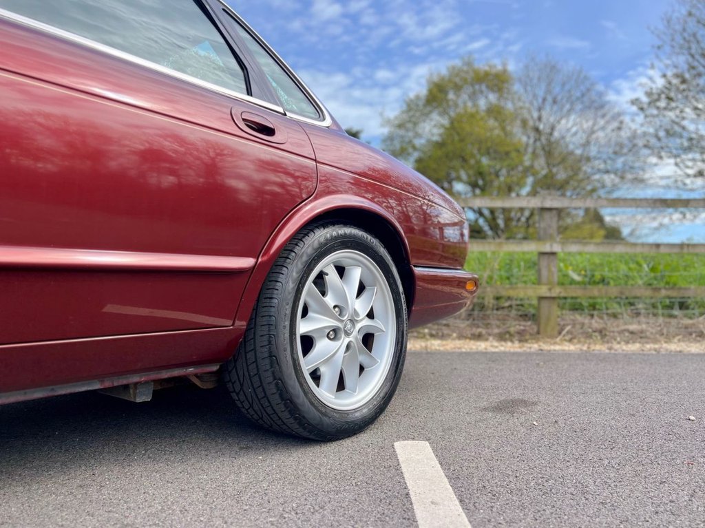 USED 1997 R JAGUAR XJ8 4.0 V8 // 290 BHP // 4d // px swap 