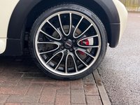 USED 2009 59 MINI HATCH JOHN COOPER WORKS 1.6 JOHN COOPER WORKS 3d 208 BHP OVER &pound;2800 WORTH OF OPTIONS