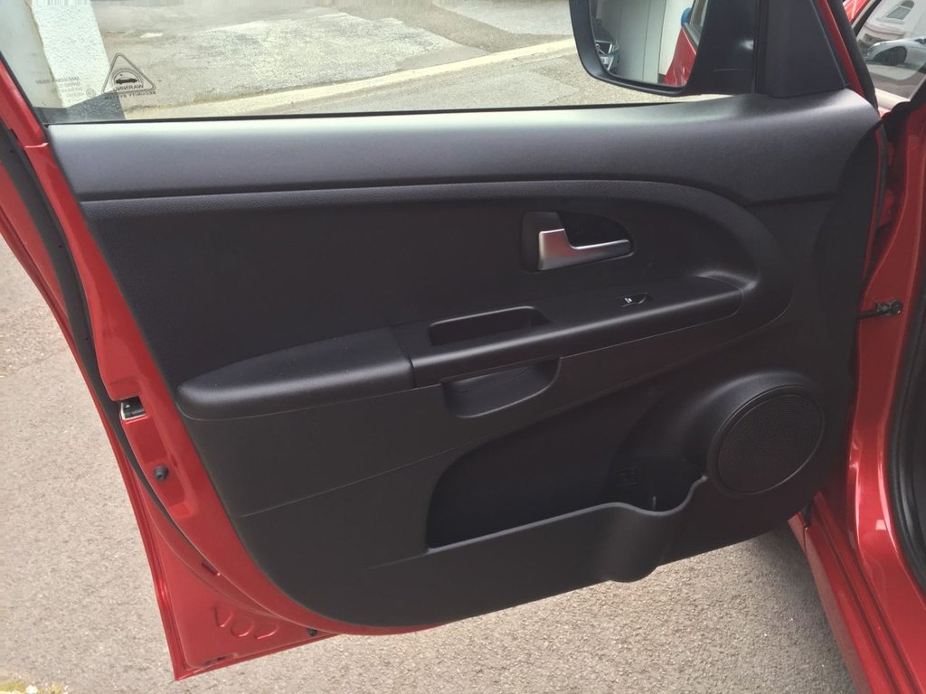 USED 2015 15 KIA VENGA 1.4 SR7 ISG 5d 89 BHP GREAT VALUE KIA VENGA