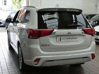 USED 2020 69 MITSUBISHI OUTLANDER 2.4 PHEV EXCEED SAFETY 5d 222 BHP SAT NAV LEATHER HEATED SEATS PARKING SENSORS 1 OWNER SERVICE HISTORY MITSUBISHI WARRANTY TILL JAN 2025