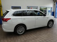 USED 2020 69 MITSUBISHI OUTLANDER 2.4 PHEV EXCEED SAFETY 5d 222 BHP SAT NAV LEATHER HEATED SEATS PARKING SENSORS 1 OWNER SERVICE HISTORY MITSUBISHI WARRANTY TILL JAN 2025