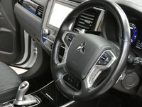 USED 2020 69 MITSUBISHI OUTLANDER 2.4 PHEV EXCEED SAFETY 5d 222 BHP SAT NAV LEATHER HEATED SEATS PARKING SENSORS 1 OWNER SERVICE HISTORY MITSUBISHI WARRANTY TILL JAN 2025