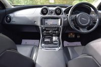 USED 2015 15 JAGUAR XJ 3.0 D V6 PORTFOLIO 4d AUTO 275 BHP SALOON
