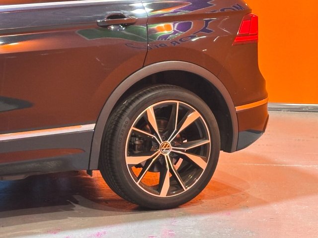 2023 VOLKSWAGEN TIGUAN 1.5 R-LINE TSI DSG 5d 148 BHP Huge Specification. Low Miles - Photo 9