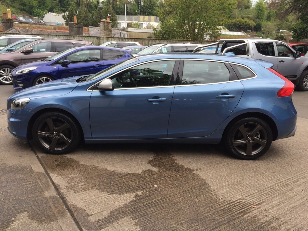 USED 2016 16 VOLVO V40 2.0 D2 R-DESIGN NAV 5d 118 BHP R DESIGN 69000 MILES