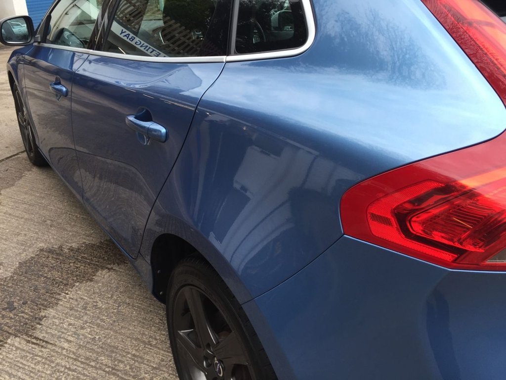 USED 2016 16 VOLVO V40 2.0 D2 R-DESIGN NAV 5d 118 BHP R DESIGN 69000 MILES