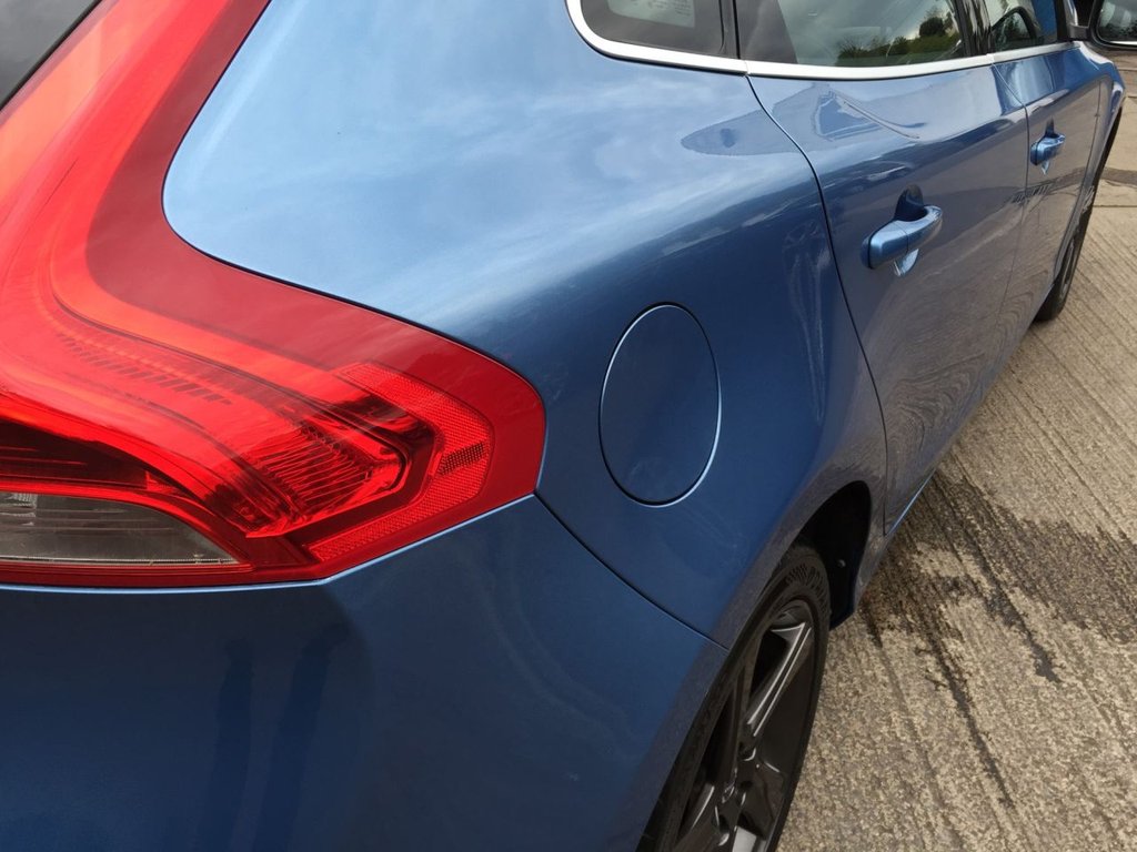 USED 2016 16 VOLVO V40 2.0 D2 R-DESIGN NAV 5d 118 BHP R DESIGN 69000 MILES