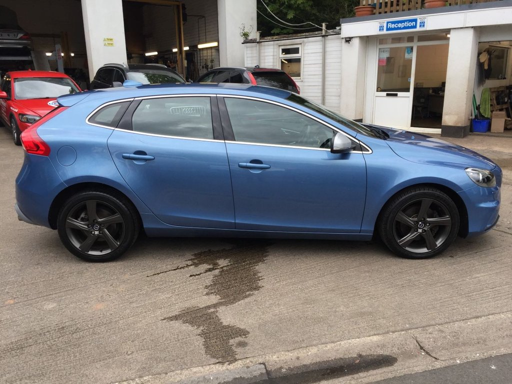 USED 2016 16 VOLVO V40 2.0 D2 R-DESIGN NAV 5d 118 BHP R DESIGN 69000 MILES