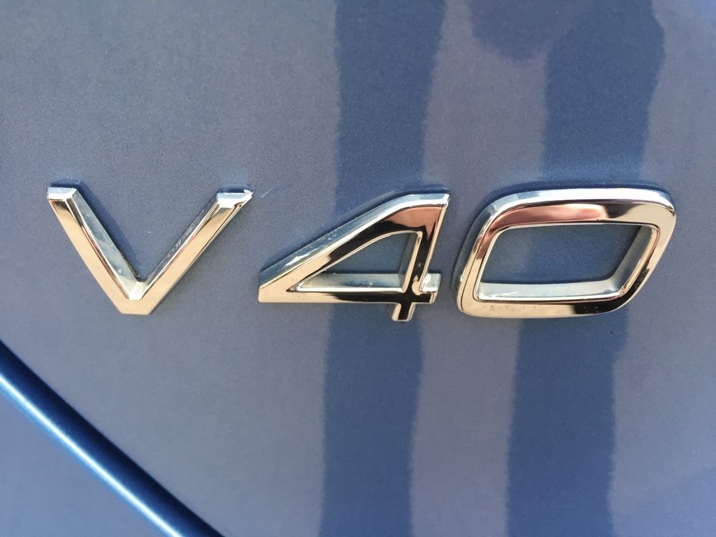 USED 2016 16 VOLVO V40 2.0 D2 R-DESIGN NAV 5d 118 BHP R DESIGN 69000 MILES