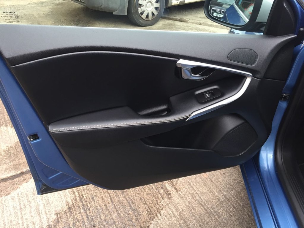 USED 2016 16 VOLVO V40 2.0 D2 R-DESIGN NAV 5d 118 BHP R DESIGN 69000 MILES