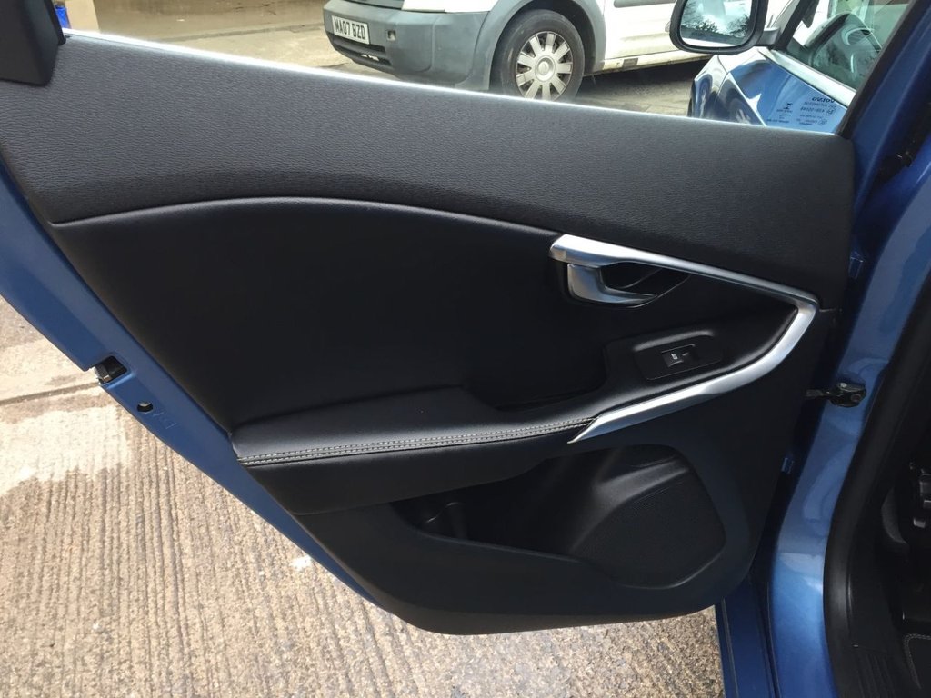 USED 2016 16 VOLVO V40 2.0 D2 R-DESIGN NAV 5d 118 BHP R DESIGN 69000 MILES