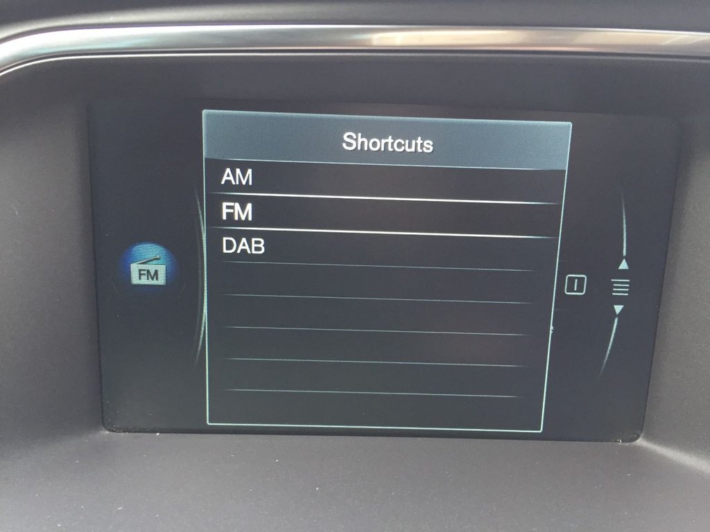 USED 2016 16 VOLVO V40 2.0 D2 R-DESIGN NAV 5d 118 BHP R DESIGN 69000 MILES