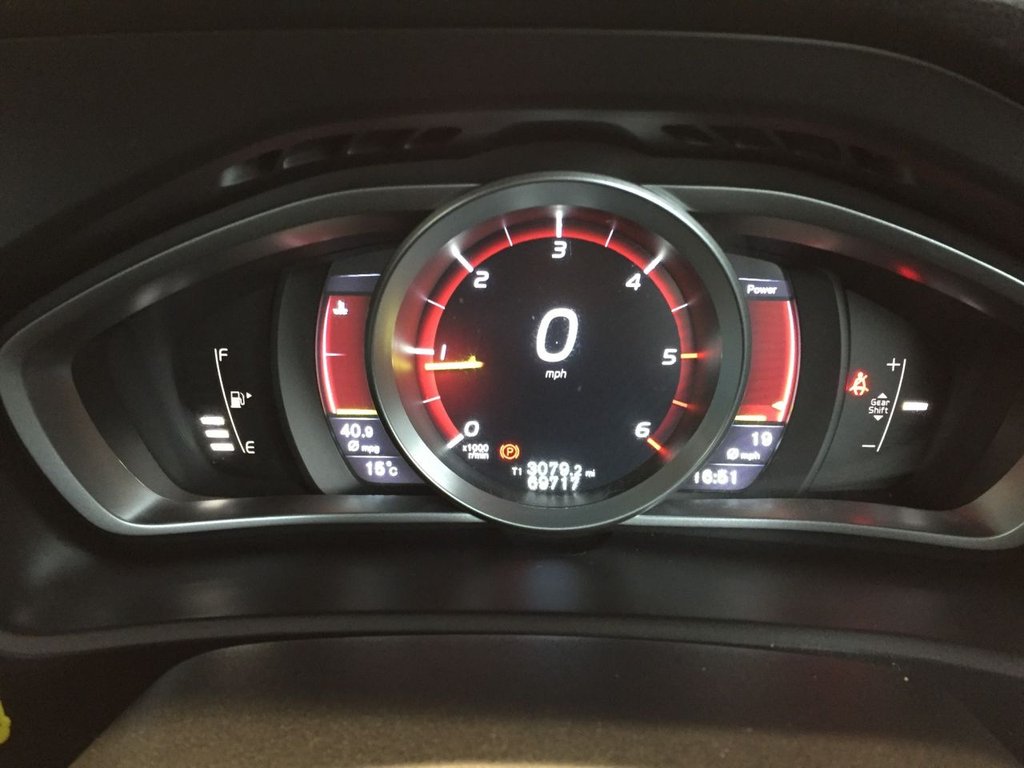 USED 2016 16 VOLVO V40 2.0 D2 R-DESIGN NAV 5d 118 BHP R DESIGN 69000 MILES