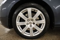 USED 2018 67 VOLVO V40 1.5 T3 INSCRIPTION 5d 150 BHP WITH FIXED PANORAMIC SUNROOF AND REVERSING CAMERA THIS HAS THOSE USEFUL EXTRAS