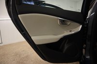 USED 2018 67 VOLVO V40 1.5 T3 INSCRIPTION 5d 150 BHP WITH FIXED PANORAMIC SUNROOF AND REVERSING CAMERA THIS HAS THOSE USEFUL EXTRAS