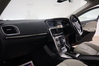 USED 2018 67 VOLVO V40 1.5 T3 INSCRIPTION 5d 150 BHP WITH FIXED PANORAMIC SUNROOF AND REVERSING CAMERA THIS HAS THOSE USEFUL EXTRAS