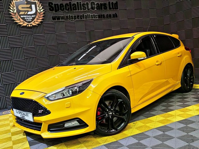 2016 b Ford Focus 2.0 ST-3 5d 247 BHP