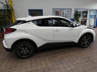 USED 2020 70 TOYOTA CHR 1.8 EXCEL 5d 121 BHP SAT NAV LEATHER HEATED SEATS REAR VIEW CAMERA PARKING SENSORS 1 OWNER SERVICE HISTORY 10 YR TOYOTA WARRANTY TILL SEPT 2030