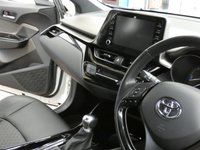 USED 2020 70 TOYOTA CHR 1.8 EXCEL 5d 121 BHP SAT NAV LEATHER HEATED SEATS REAR VIEW CAMERA PARKING SENSORS 1 OWNER SERVICE HISTORY 10 YR TOYOTA WARRANTY TILL SEPT 2030
