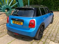USED 2017 17 MINI HATCH COOPER 1.5 COOPER D 5d 114 BHP BIG SPEC - 2017 MINI COOPER DIESEL - 5DR - EURO 6 - 1 FORMER KEEPER - CHILLI PACK - 17 INCH UPGRADE ALLOYS - 1/2 LEATHER - TWIN ELEC ROOF