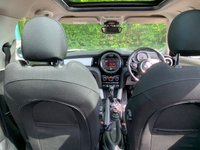 USED 2017 17 MINI HATCH COOPER 1.5 COOPER D 5d 114 BHP BIG SPEC - 2017 MINI COOPER DIESEL - 5DR - EURO 6 - 1 FORMER KEEPER - CHILLI PACK - 17 INCH UPGRADE ALLOYS - 1/2 LEATHER - TWIN ELEC ROOF