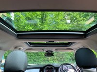USED 2017 17 MINI HATCH COOPER 1.5 COOPER D 5d 114 BHP BIG SPEC - 2017 MINI COOPER DIESEL - 5DR - EURO 6 - 1 FORMER KEEPER - CHILLI PACK - 17 INCH UPGRADE ALLOYS - 1/2 LEATHER - TWIN ELEC ROOF