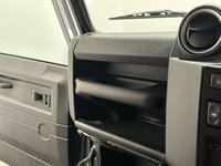 USED 2016 65 LAND ROVER DEFENDER 2.2 TD XS STATION WAGON 3d 122 BHP Striking Defender 90 2.2 TD XS Station Wagon Panoramic Rear Side Glass,  Ebony / Pimento full leather, Towbar , Detachable Leather Anti Theft Steering Wheel