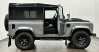 USED 2016 65 LAND ROVER DEFENDER 2.2 TD XS STATION WAGON 3d 122 BHP Striking Defender 90 2.2 TD XS Station Wagon Panoramic Rear Side Glass,  Ebony / Pimento full leather, Towbar , Detachable Leather Anti Theft Steering Wheel