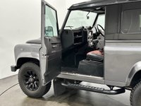 USED 2016 65 LAND ROVER DEFENDER 2.2 TD XS STATION WAGON 3d 122 BHP Striking Defender 90 2.2 TD XS Station Wagon Panoramic Rear Side Glass,  Ebony / Pimento full leather, Towbar , Detachable Leather Anti Theft Steering Wheel