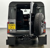 USED 2016 65 LAND ROVER DEFENDER 2.2 TD XS STATION WAGON 3d 122 BHP Striking Defender 90 2.2 TD XS Station Wagon Panoramic Rear Side Glass,  Ebony / Pimento full leather, Towbar , Detachable Leather Anti Theft Steering Wheel
